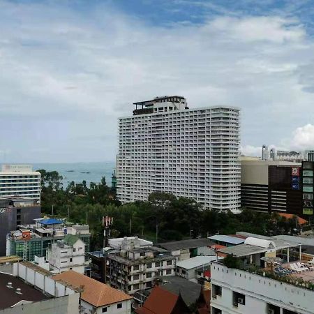 Aparthotel The Base Pattaya Esterno foto