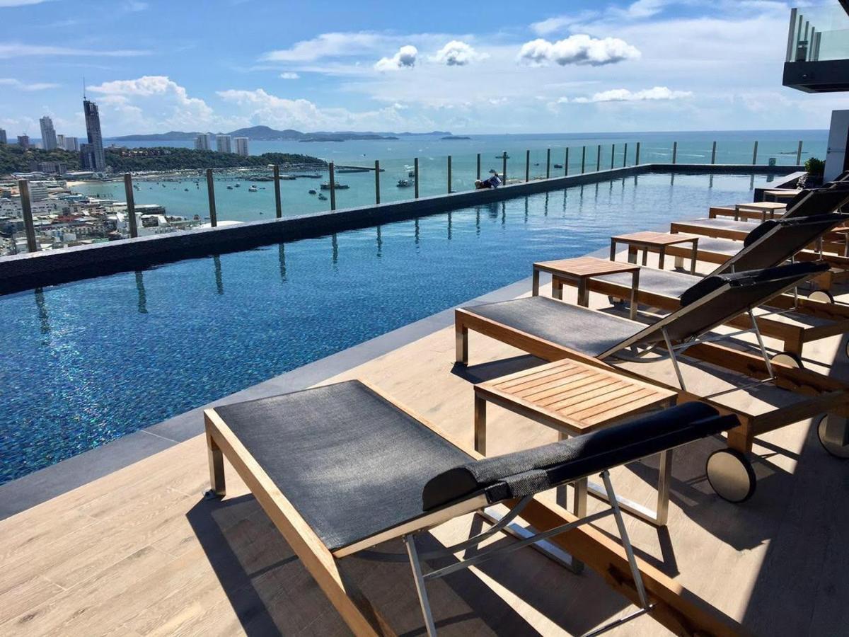 Aparthotel The Base Pattaya Esterno foto