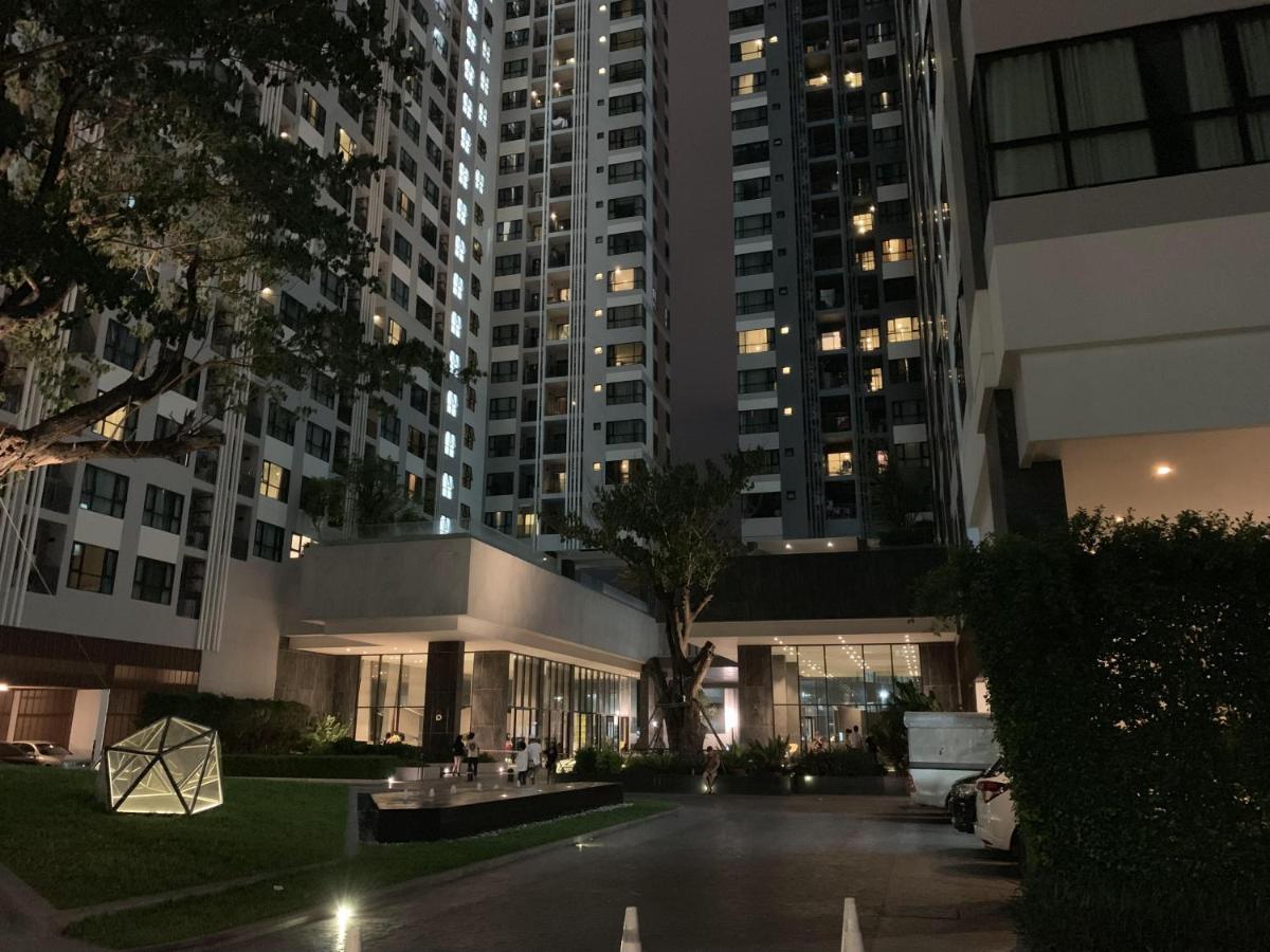 Aparthotel The Base Pattaya Esterno foto