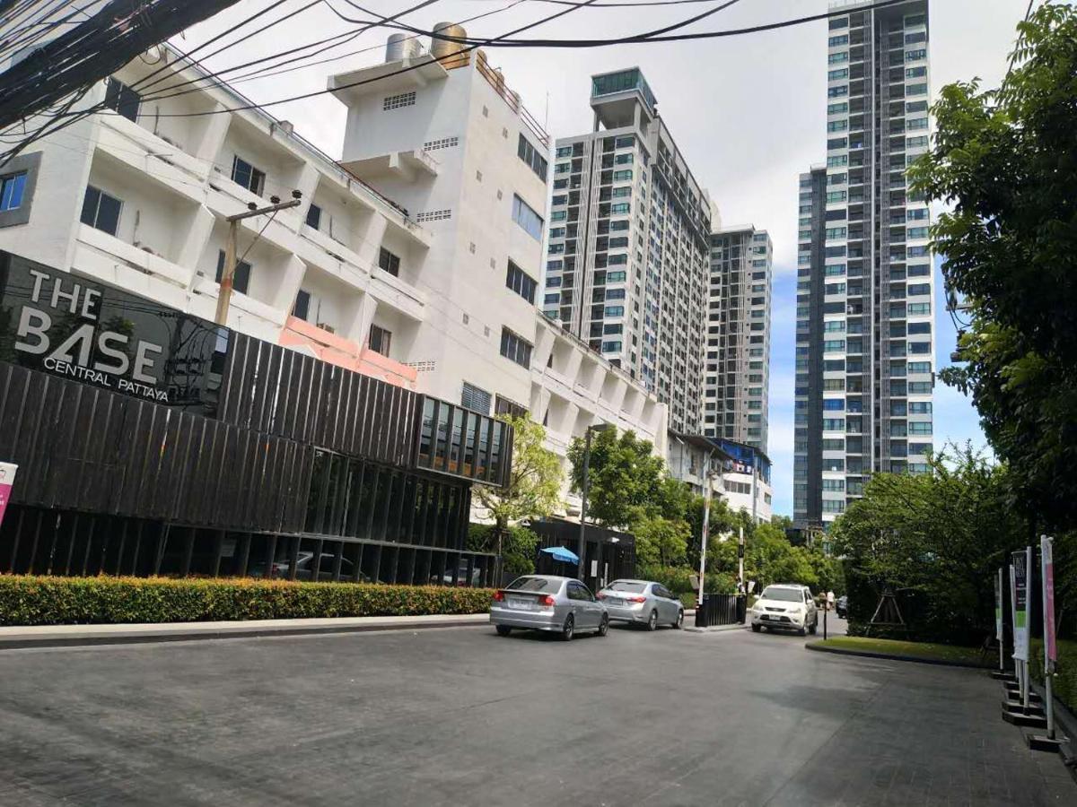 Aparthotel The Base Pattaya Esterno foto