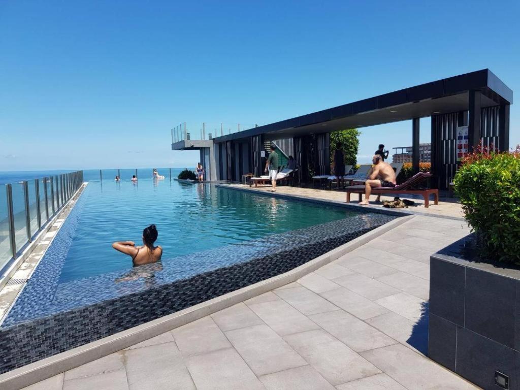 Aparthotel The Base Pattaya Esterno foto