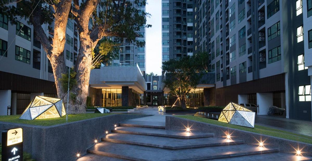 Aparthotel The Base Pattaya Esterno foto